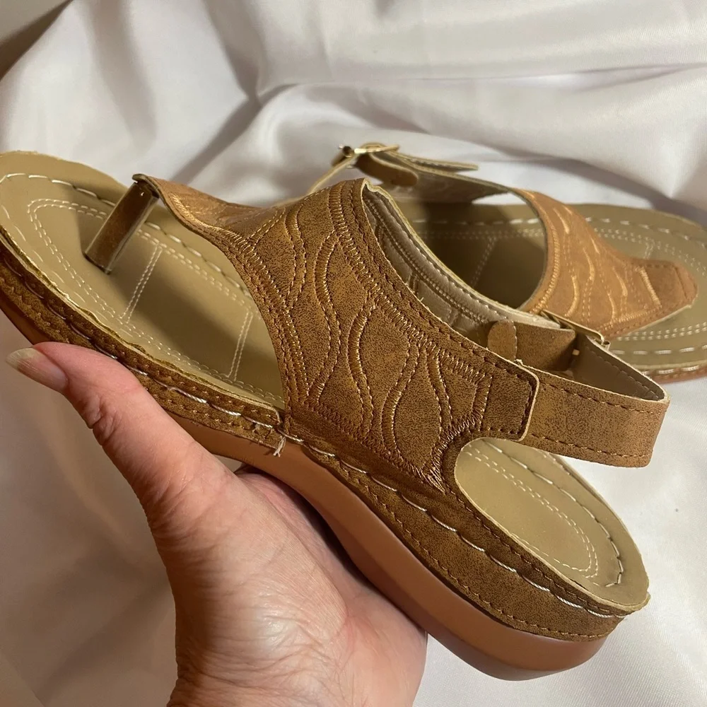 Women’s Lightweight Tan Sandals w/Adjustable Strap, Pictures Show Length,‎ NWOT